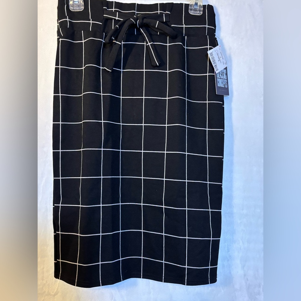 Classic Concepts Black with white stretch fabric Pencil Skirt